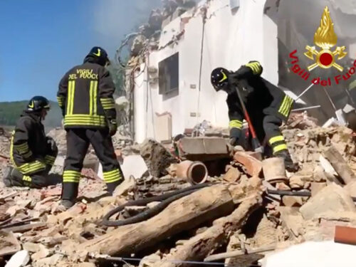 Chianti, incendio causa esplosione e crollo di una casa: recuperato un corpo
