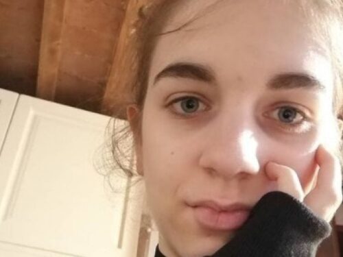 Chiara Gualzetti, uccisa nel bosco a 16 anni. Sui social scriveva: «Mi prendono in giro»