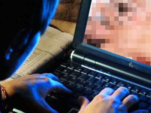 Il carabiniere che sul pc aveva 100mila foto pedopornografiche: “Anche di torture su bambini”