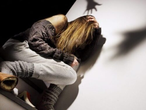 Sassari, 12enne violentata da un ragazzo dopo una festa: “Mi ha costretta a un rapporto sessuale”