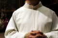 Brindisi, arrestato ex prete per pedopornografia: in casa foto e video. Già condannato nel 2015