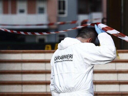 Viareggio, trova il corpo di una 57enne nella veranda di un ristorante e chiama i soccorsi: si indaga