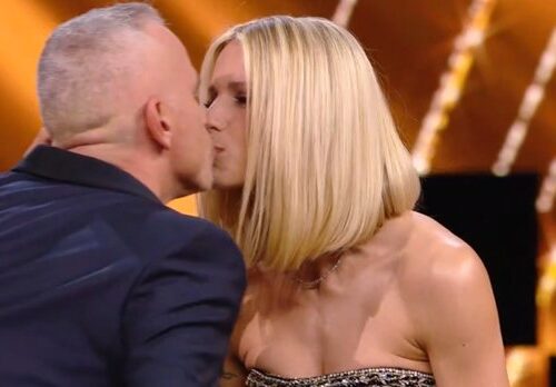 Michelle Hunziker e Eros Ramazzotti si baciano sulle labbra in tv: il gesto stupisce tutti