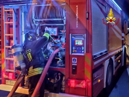 Super fuga di gas a Torino, nella notte nuovo allarme: pompieri e tecnici al lavoro per ore