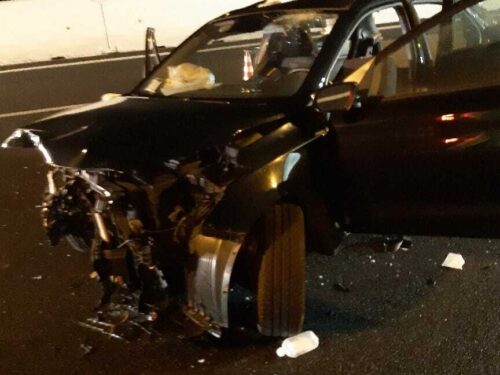 Tragica carambola in autostrada: auto sventrata da un Tir, due morti