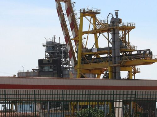 Taranto, operaio muore al porto schiacciato da un telaio in ferro: “Aveva appena iniziato il turno”