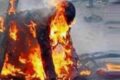 Bruciato vivo per riscuotere l’assicurazione: fermato il fratello nel Napoletano