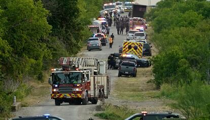 Strage di migranti in Texas, trovati 46 cadaveri in un camion abbandonato a San Antonio